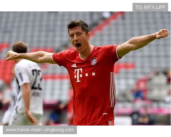 莱万快发定位球制造突袭，拜仁场面瞬间翻盘